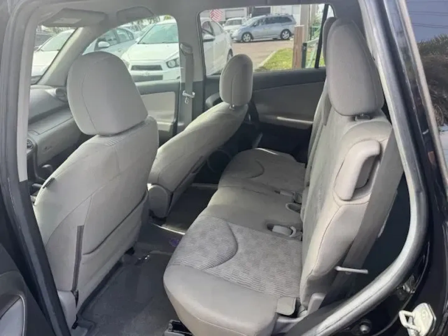 2011 Toyota RAV4 (2T3ZF4DV6BW) with an Other engine, AUTOMATIC transmission, located at 7701 Park Blvd., Pinellas Park, FL, 33781, (727) 369-7777, 27.839552, -82.747284 - KBB.com 10 Best Used Family Cars Under $15,000. Only 138,292 Miles! Boasts 28 Highway MPG and 22 City MPG! This Toyota RAV4 delivers a Gas I4 2.5L/152 engine powering this Automatic transmission. Washer-linked variable intermittent windshield wipers, Vehicle stability control (VSC), Traction control - Photo#6