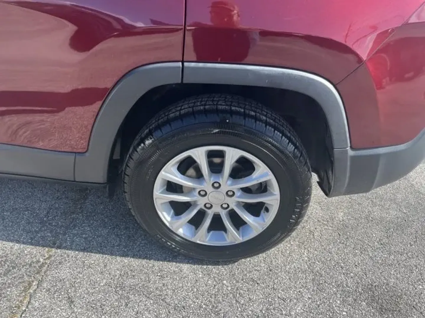 2020 Jeep Cherokee (1C4PJLCB7LD) with an Other engine, AUTOMATIC transmission, located at 1285 Cassat Ave, Jacksonville, FL, 32205, (904) 425-3000, 30.299780, -81.732430 - ### Unleash Your Adventure with the 2020 Jeep Cherokee from Byrider Florida #139!<br /> <br /> Are you ready to elevate your lifestyle and embark on thrilling weekend getaways or simply navigate the daily grind with ease? Look no further than this stunning **2020 Jeep Cherokee**, available now at ** - Photo#6